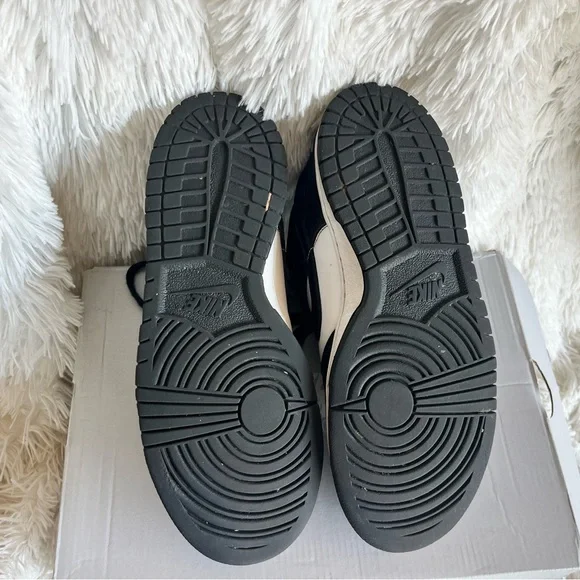 Nike Dunk Low Panda - Picture 4 of 4